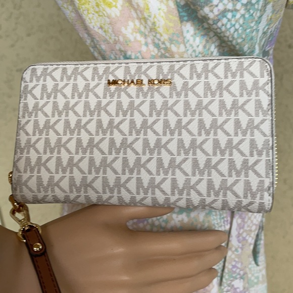 Michael Kors Jet Set Travel LG Flat MF Phone Case - Picture 13 of 16